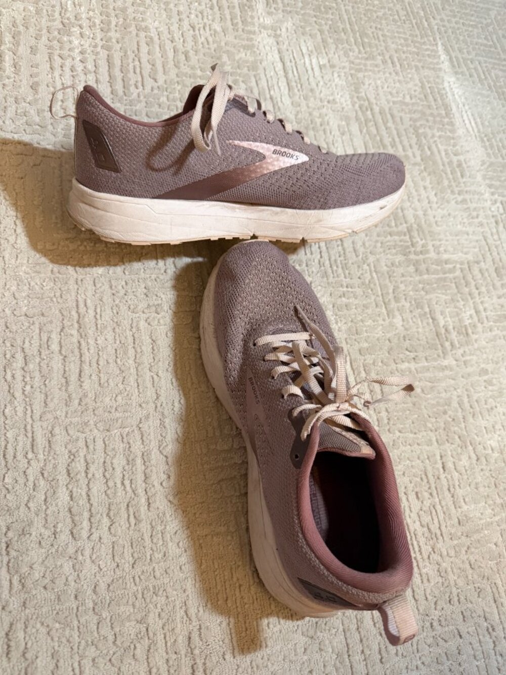 Lavender Woman Brooks Sneaker - Picture 5 of 6